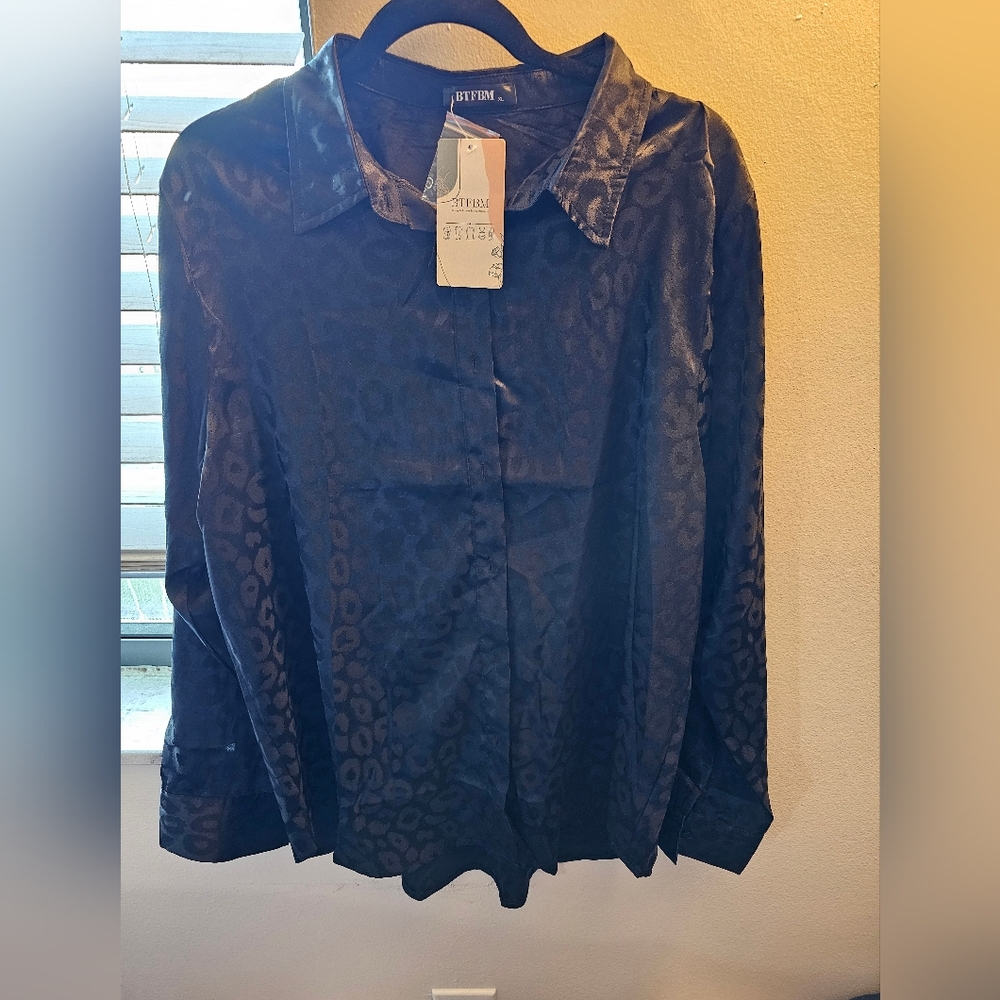 Women's leopard print button blouse XL